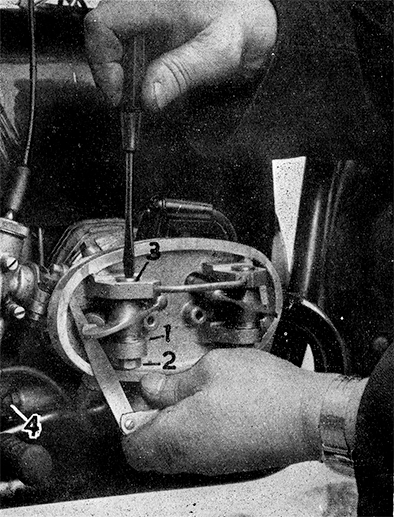 F62/1R Figure 5 Adjustment of Valve Clearance